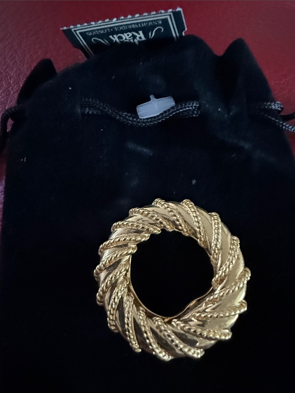 Gold tone Twisted Rope Circle Scarf Clip